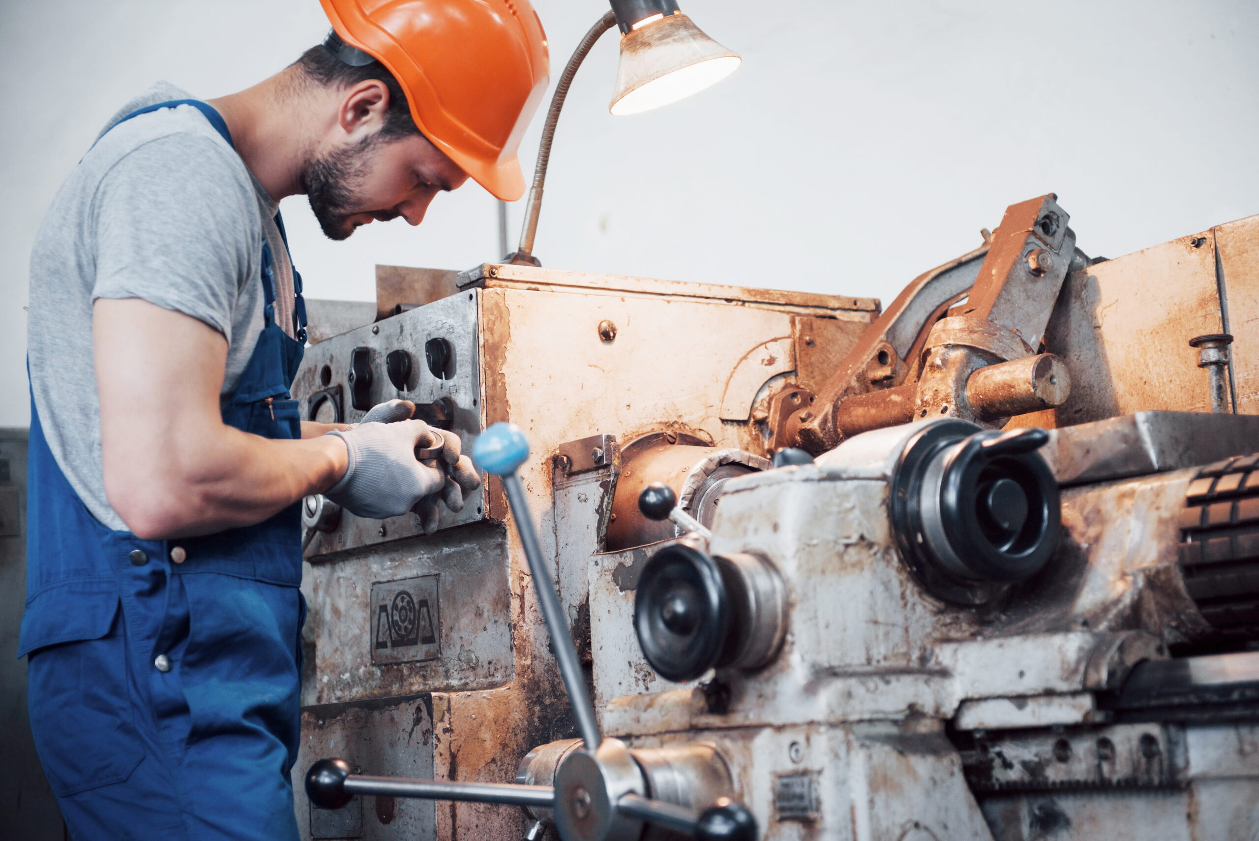 portrait young worker hard hat large metalworking plant (1)
